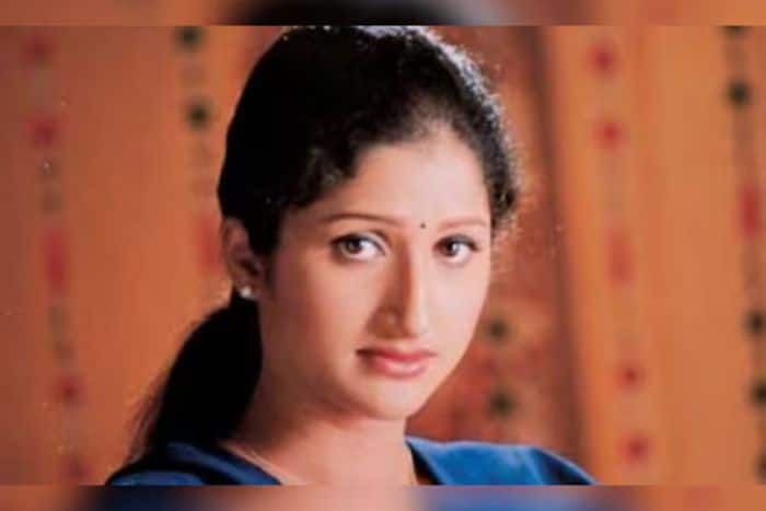 Which title did Prathyusha win as a teenager?